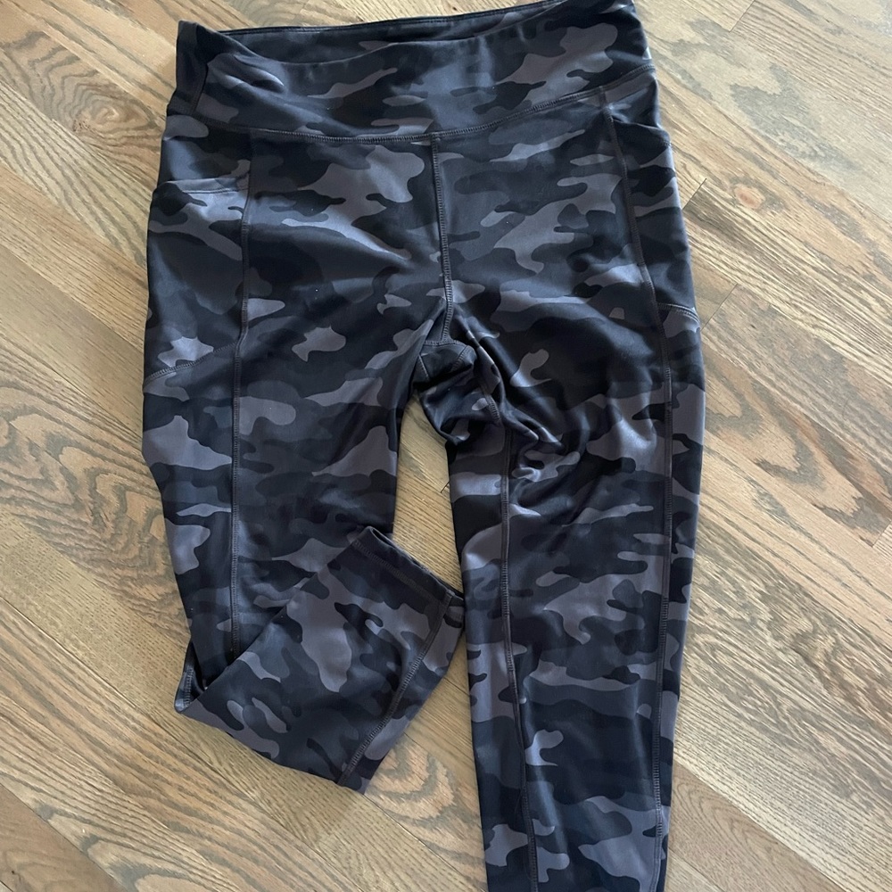 GAP fit grey camo leggings